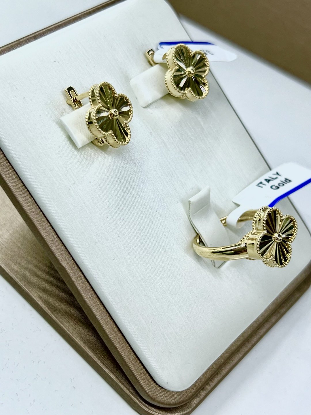 ITALY Van cleef 585 вес 5.95 г золото, без вставок купить,NaN