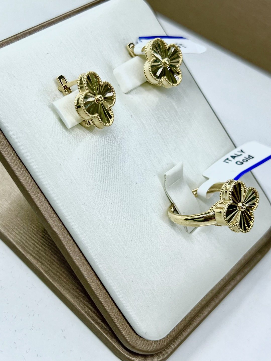 ITALY Van cleef 585 вес 5.95 г золото, без вставок купить,NaN