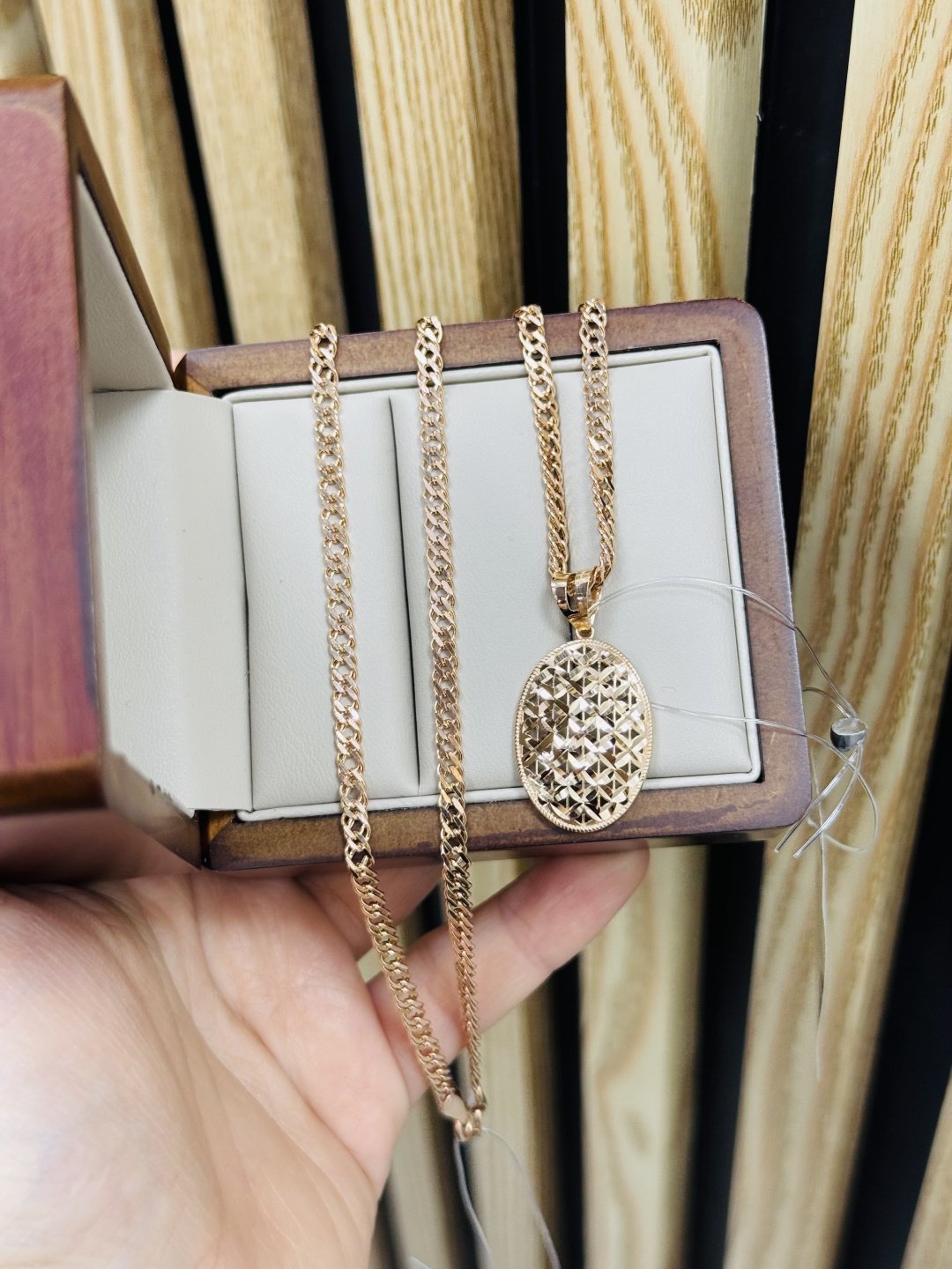 Exclusive Gold Aij6 вес 7.86 г золото, без вставок купить,630000