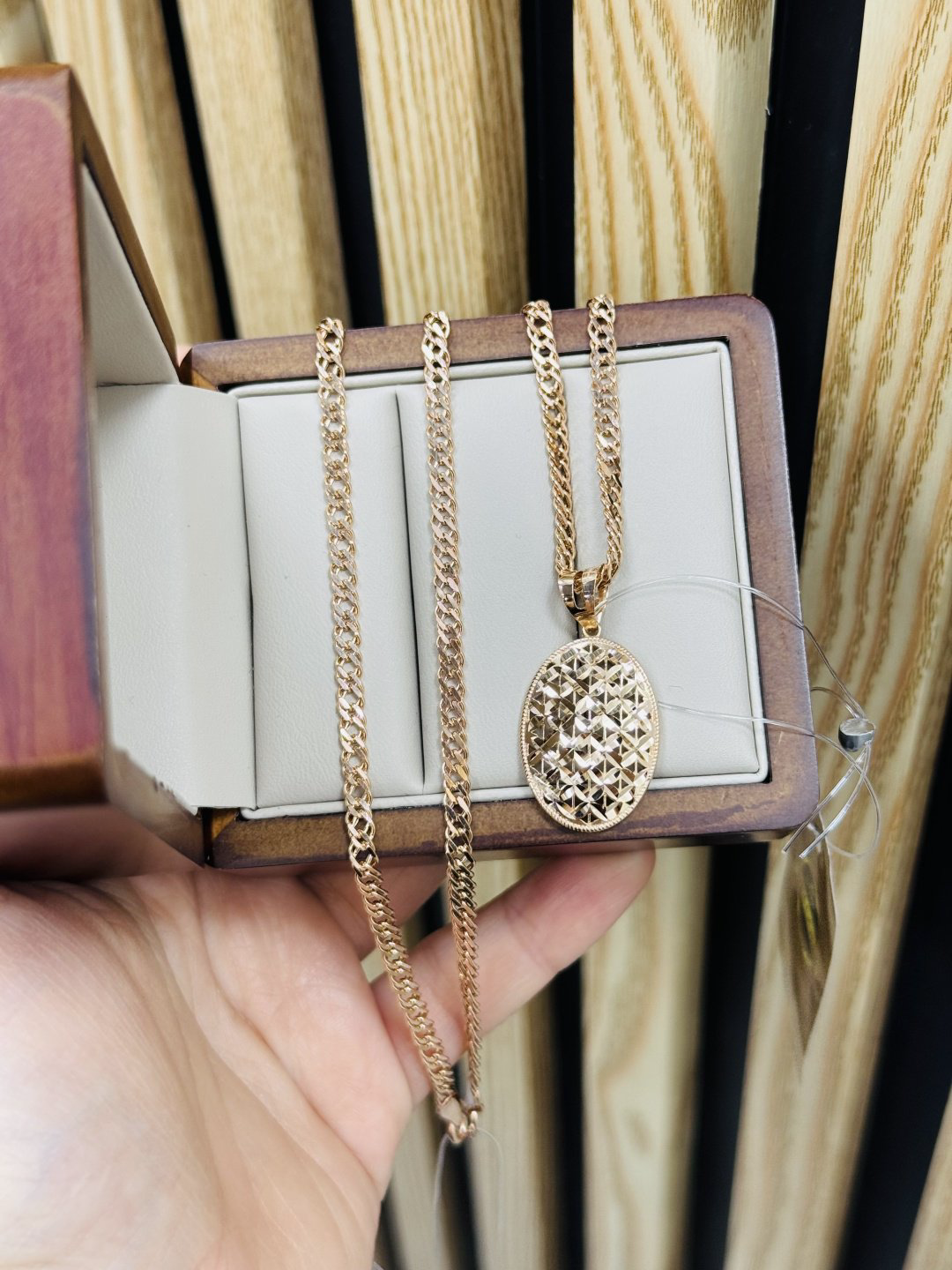 Exclusive Gold Aij6 вес 7.86 г золото, без вставок купить,630000