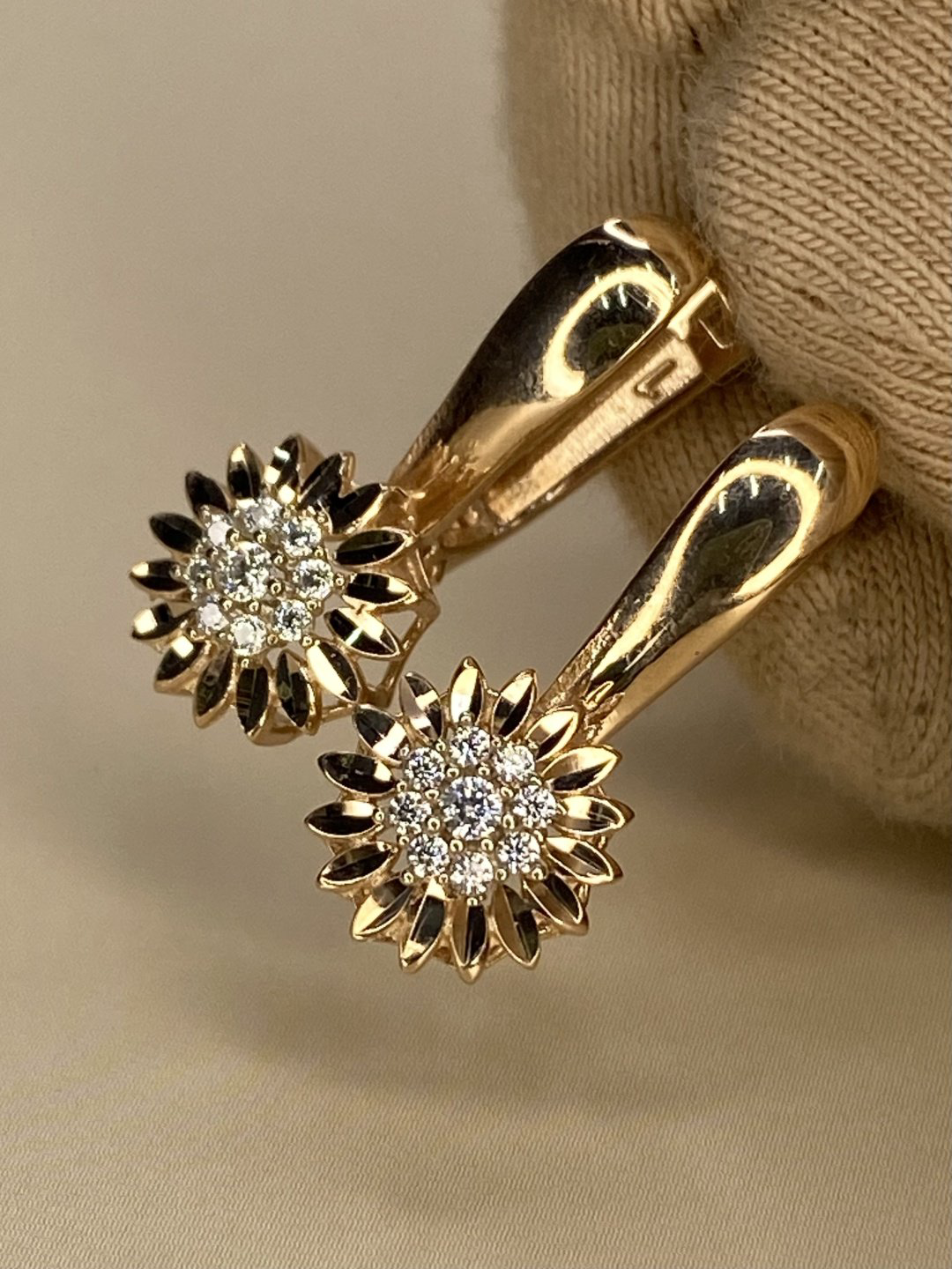 Crystal Diamond Exclusive вес 4.57 г золото, фианит купить,NaN