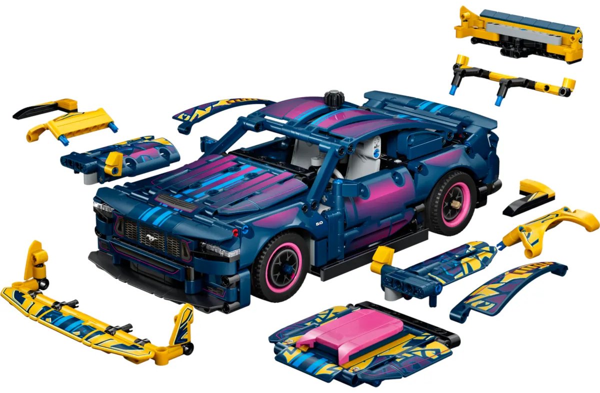 Конструктор LEGO Техник Тюнингованный автомобиль Ford Mustang GT 42236, деталей 973 шт
