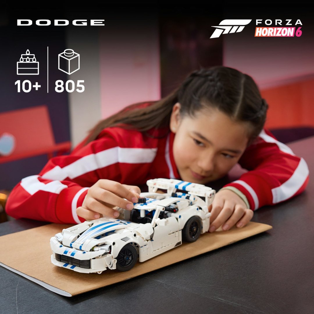 Конструктор LEGO Technic Спорткар Dodge Viper GTS-R 42234, деталей 805 шт