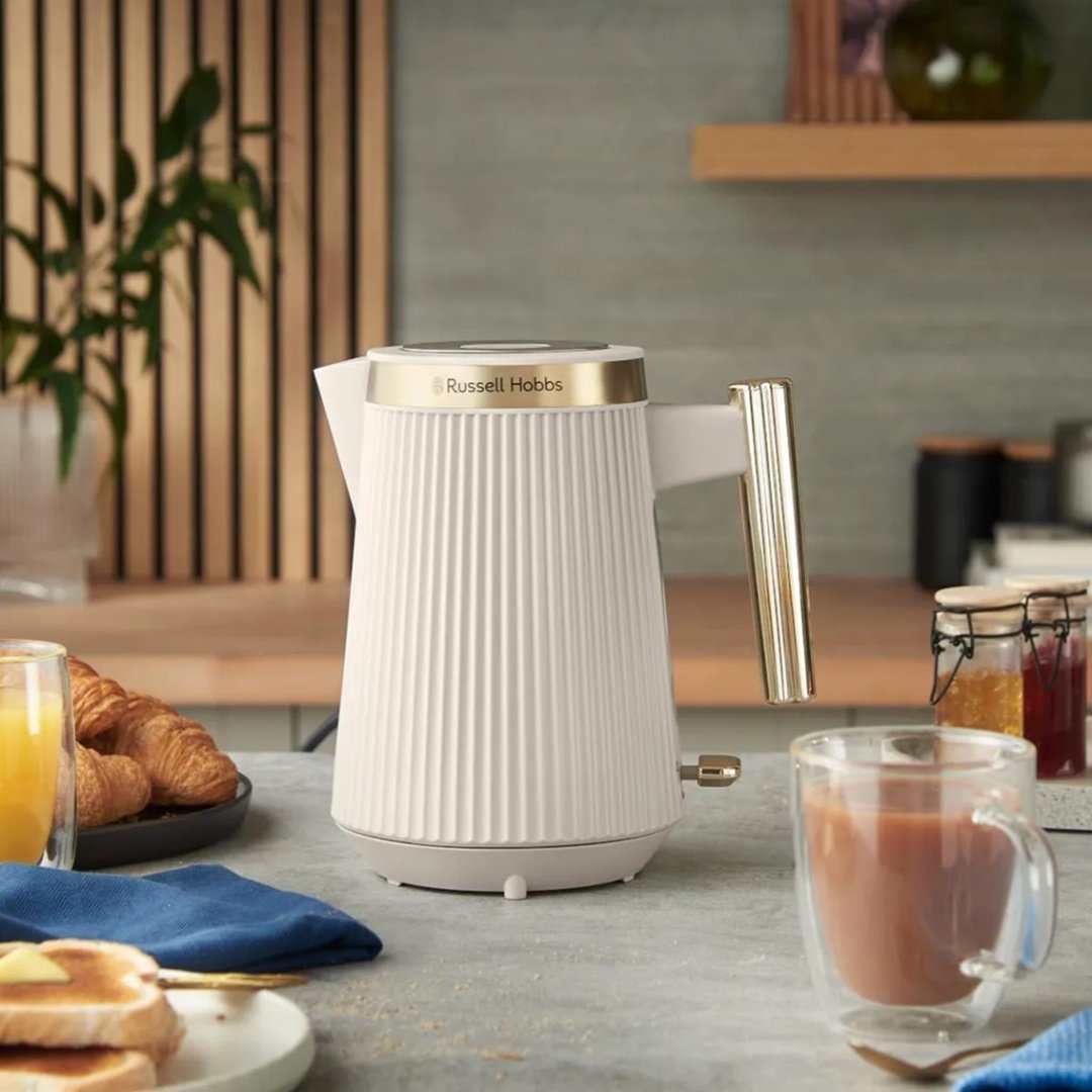 Электрочайник Russell Hobbs Bronte 26751-70 бежевый купить,38924