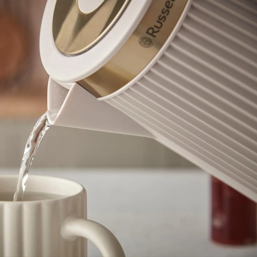 Электрочайник Russell Hobbs Bronte 26751-70 бежевый купить,38924