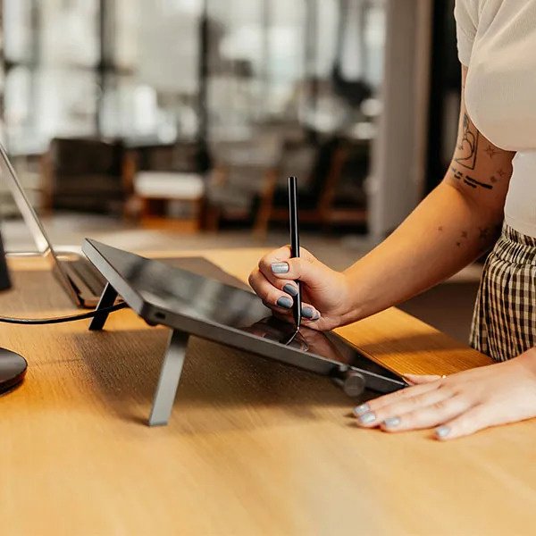 Графический планшет Wacom DTK168K0A черный