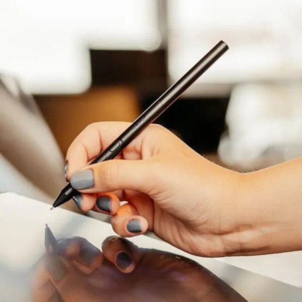 Графический планшет Wacom DTK168K0A черный