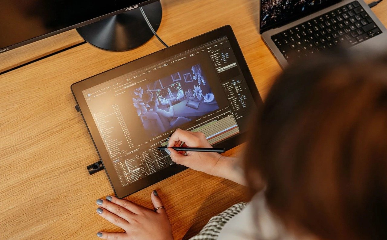 Графический планшет Wacom DTK168K0A черный купить,482990
