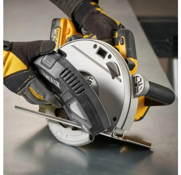 Дисковая пила DeWALT DCS383N, аккумуляторная