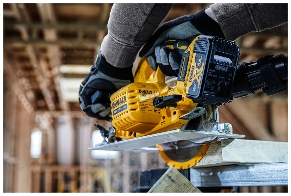 Дисковая пила DeWALT DCS570P2-QW, аккумуляторная купить,321460