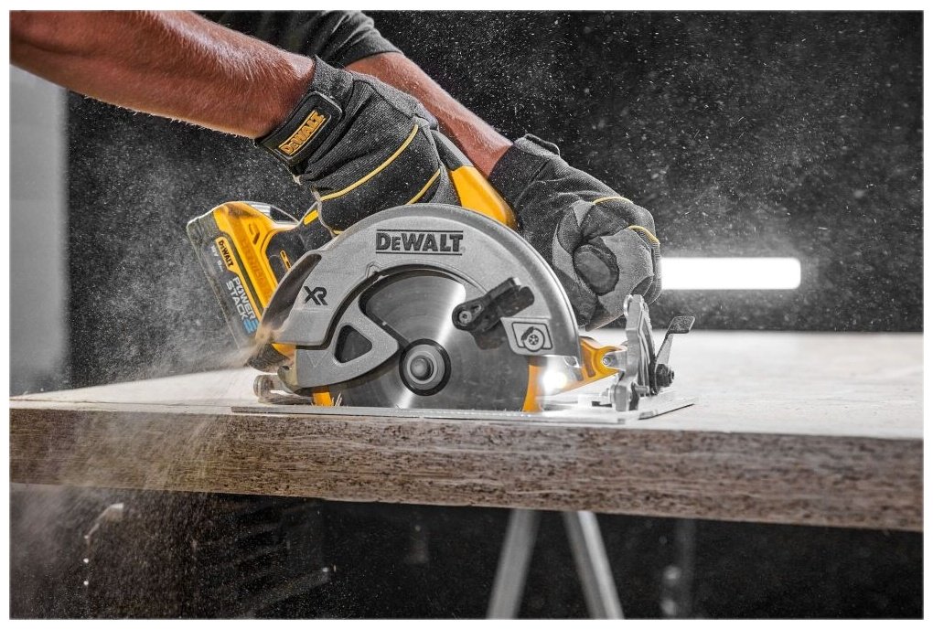 Дисковая пила DeWALT DCS570P2-QW, аккумуляторная купить,321460