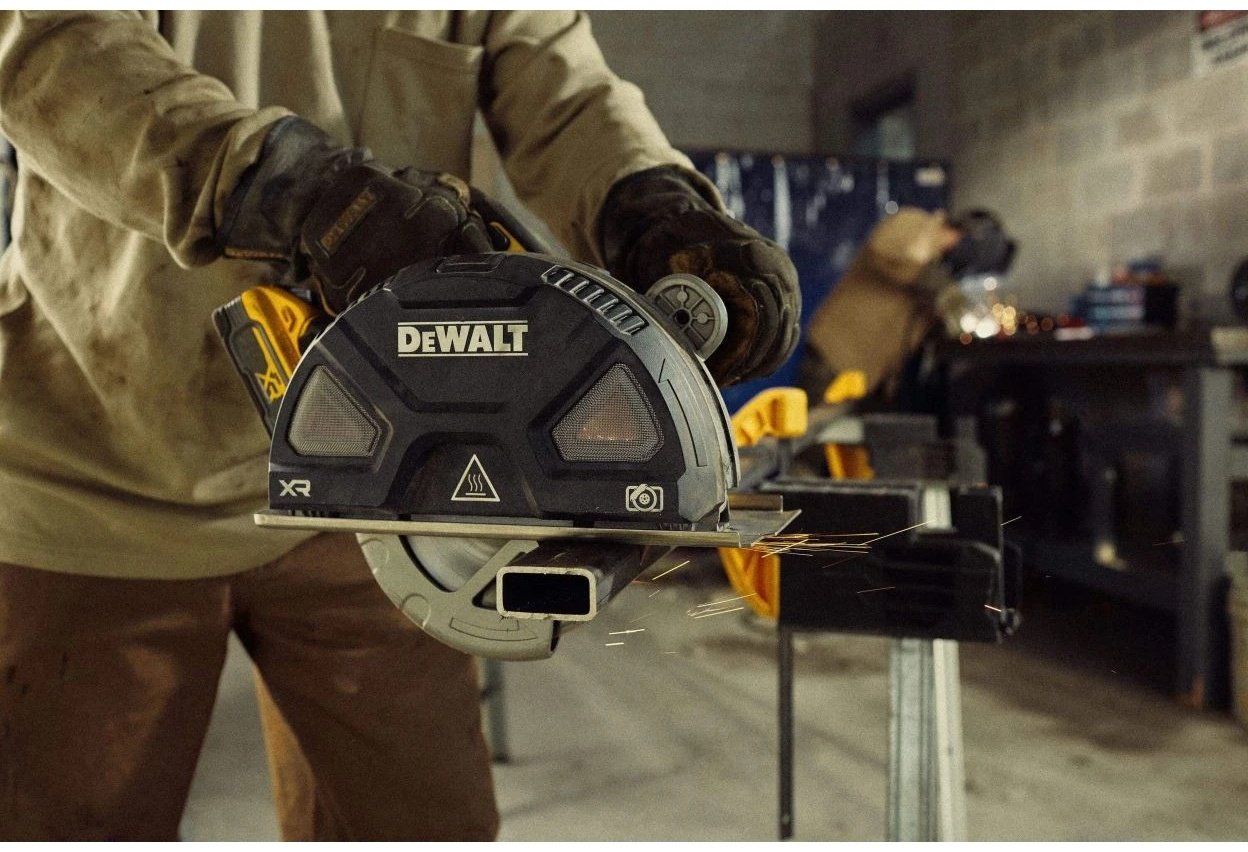 Дисковая пила DeWALT DCS383N, аккумуляторная купить,367380
