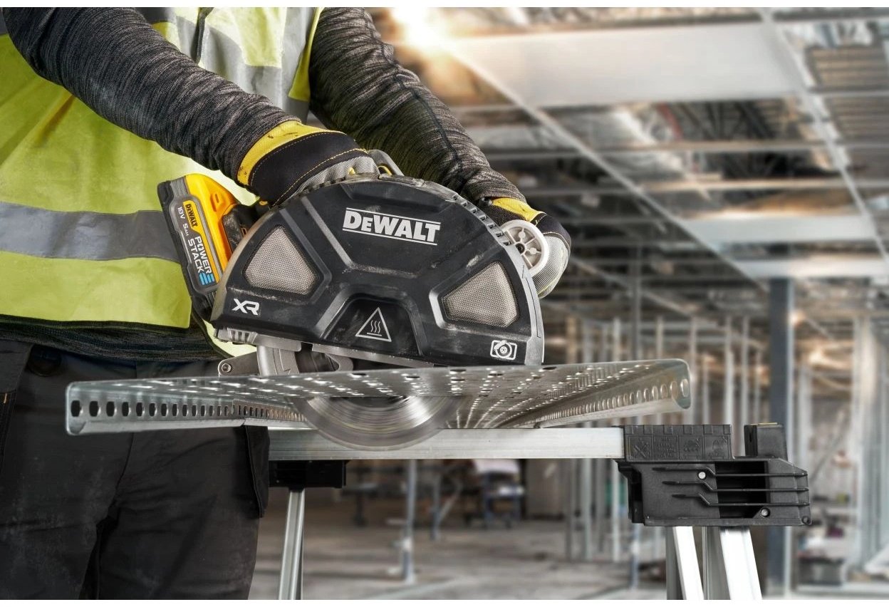 Дисковая пила DeWALT DCS383N, аккумуляторная купить,367380