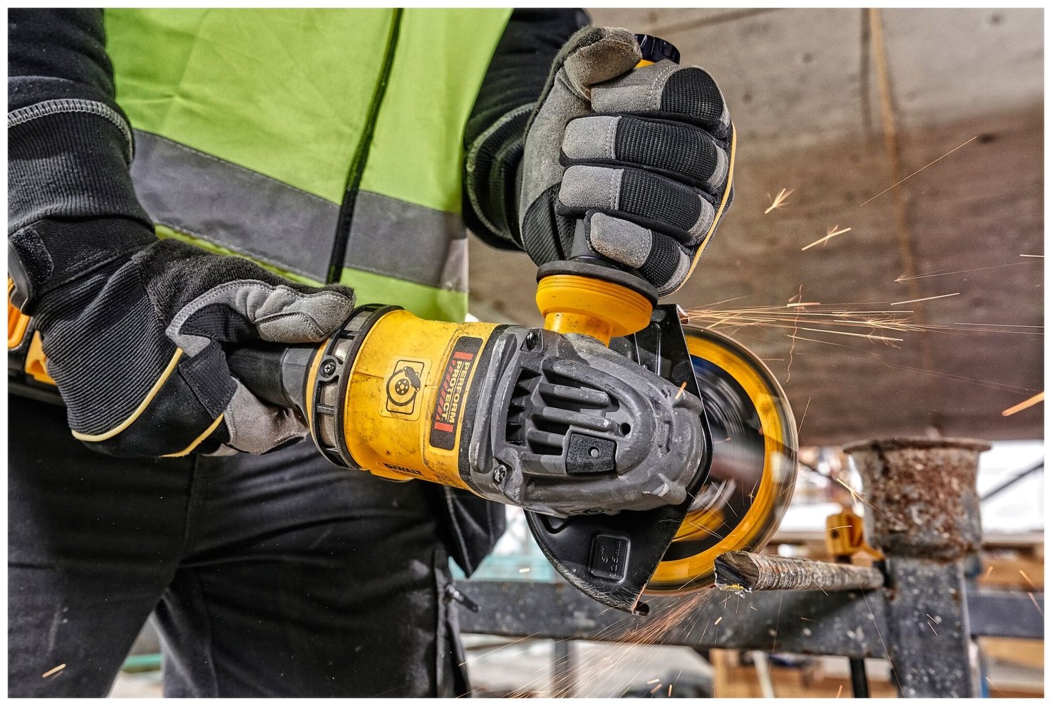 Шлифмашина угловая DeWALT DCG418SHDX2-QW