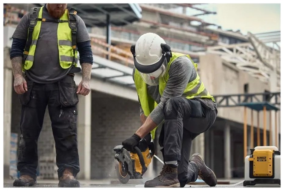 Дисковая пила DeWALT DCS691N-XJ, аккумуляторная