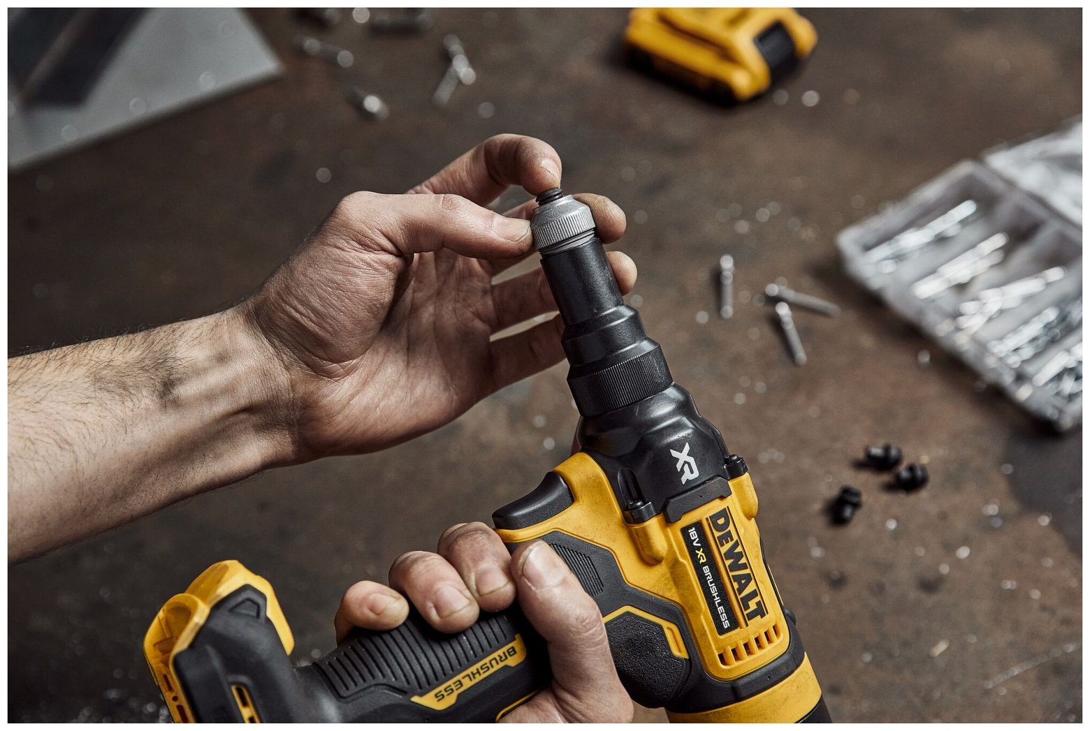 Аккумуляторный заклепочник DeWALT DCF403E1GT-QW - ForteMarket Аккумуляторный заклепочник DeWALT DCF403E1GT-QW купить,394940