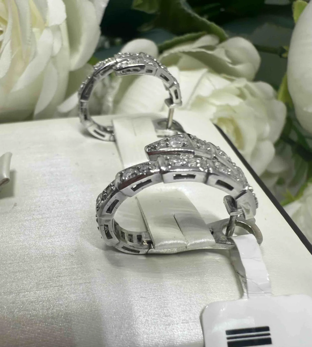 Серьги Luxrai бриллиант, белое золото 585 купить,NaN