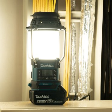 Турестический фонарь Makita DMR056 ручной синий купить,NaN