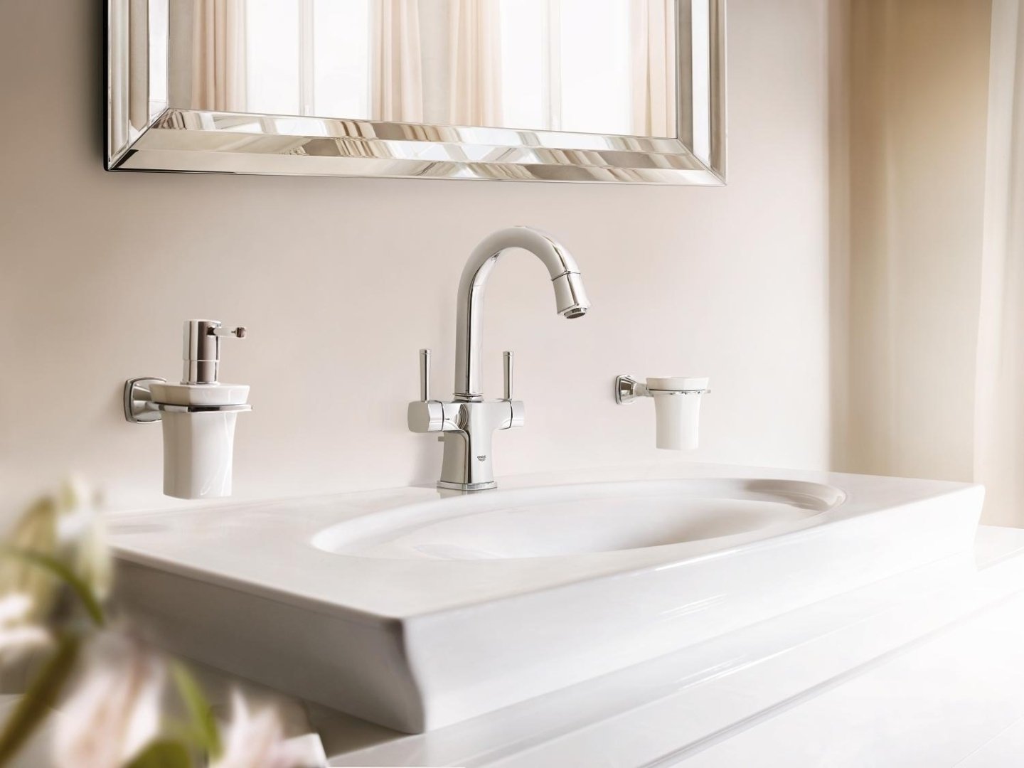 Смеситель для раковины (умывальника) Grohe 21107000 размер L, двухзахватный купить,NaN