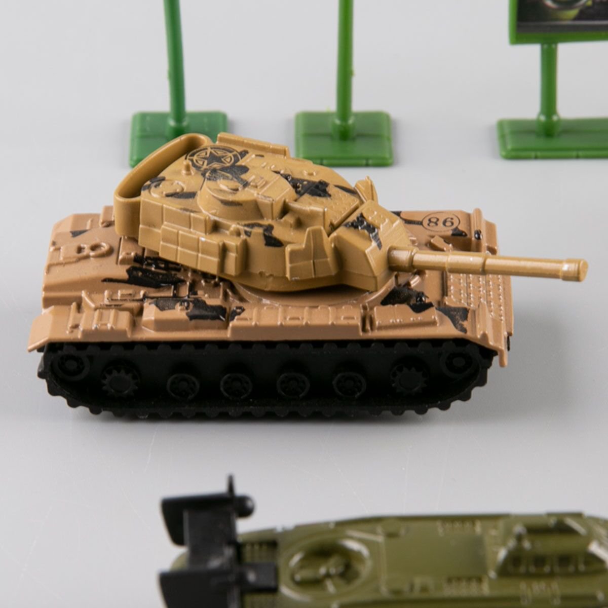 Игровой набор XinYu Военная база 15 предметов A XY300A купить,0