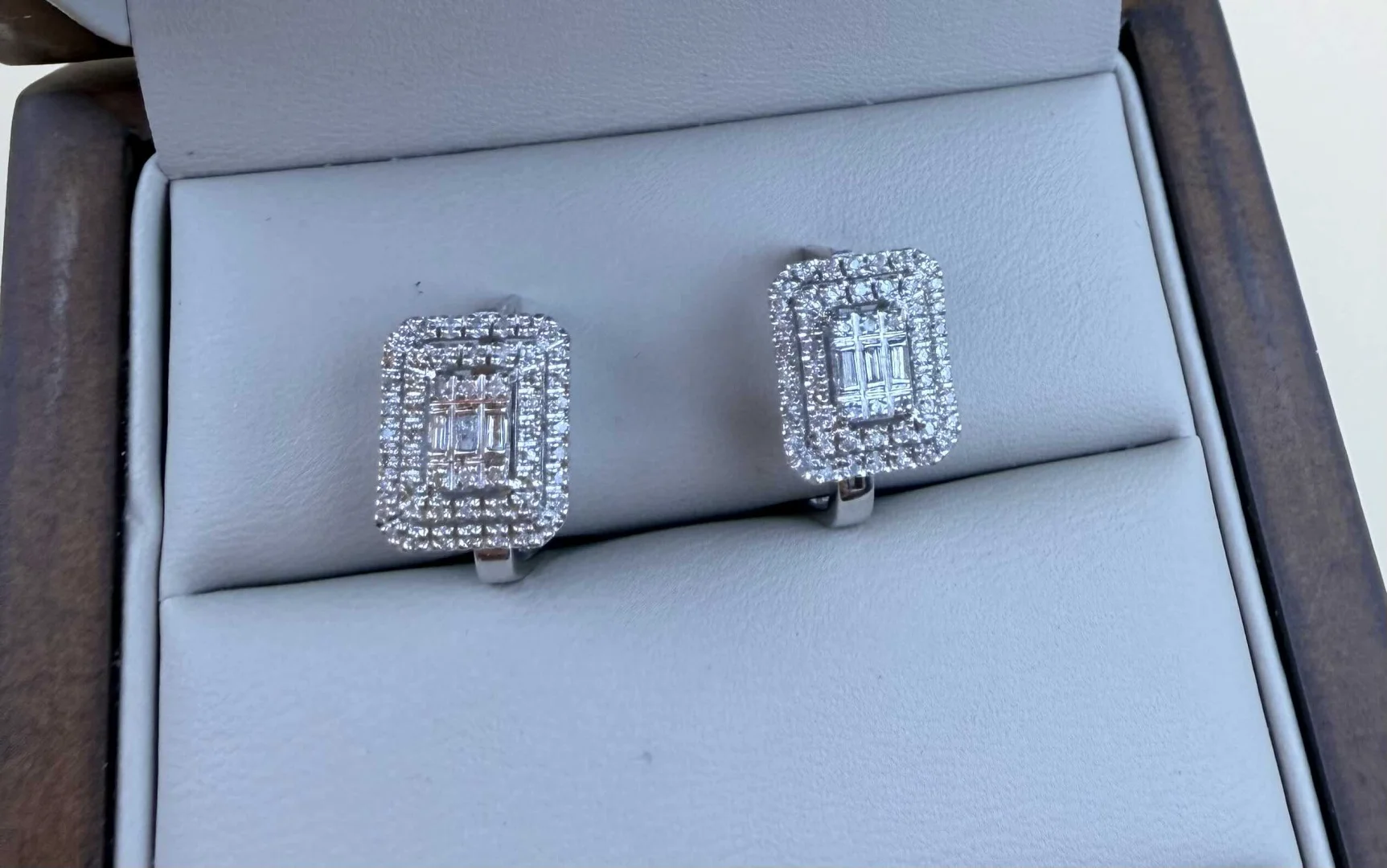 Серьги Luxrai N650 вес 2.81 г золото, бриллиант купить,NaN