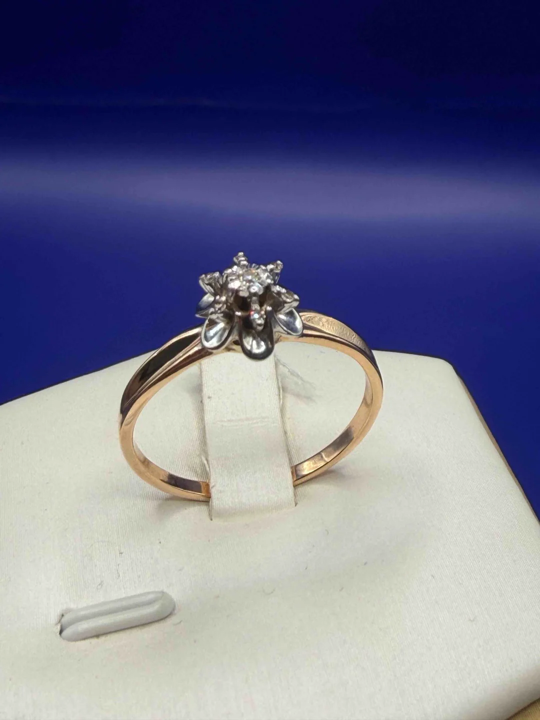 Кольцо Luxrai 4657 золото, бриллиант19 р 2.65 г купить,NaN
