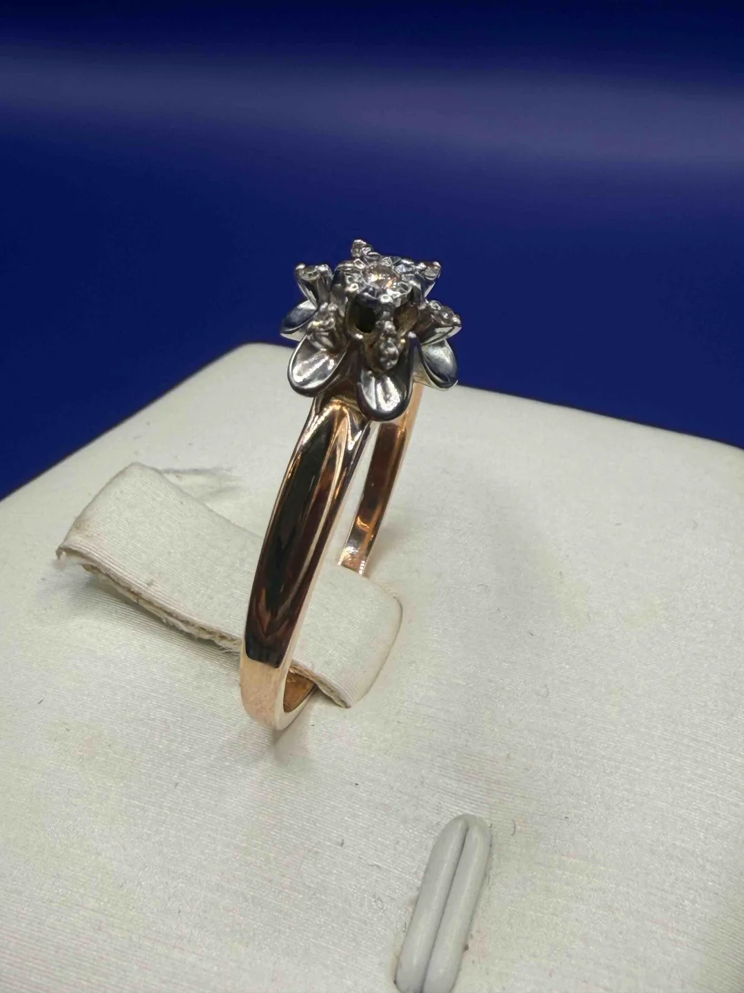 Кольцо Luxrai 4657 золото, бриллиант19 р 2.65 г купить,NaN
