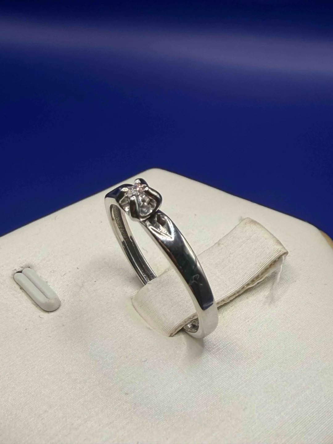 Кольцо Luxrai 3645 золото, бриллиант 15.5 р 1.17 г - ForteMarket Кольцо Luxrai 3645 золото, бриллиант 15.5 р 1.17 г купить,NaN