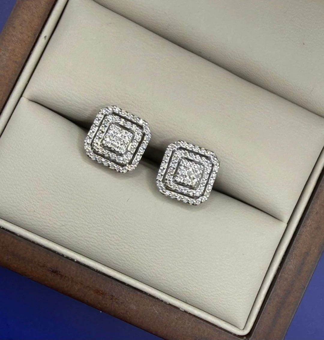 Пусеты Luxrai AsylDiamonds золото, бриллиант 3.1 г купить,NaN