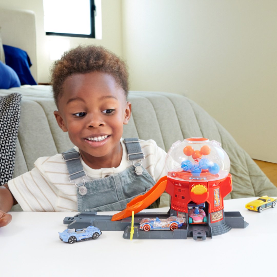 Набор Hot Wheels City. Downtown Candy Shop купить,NaN