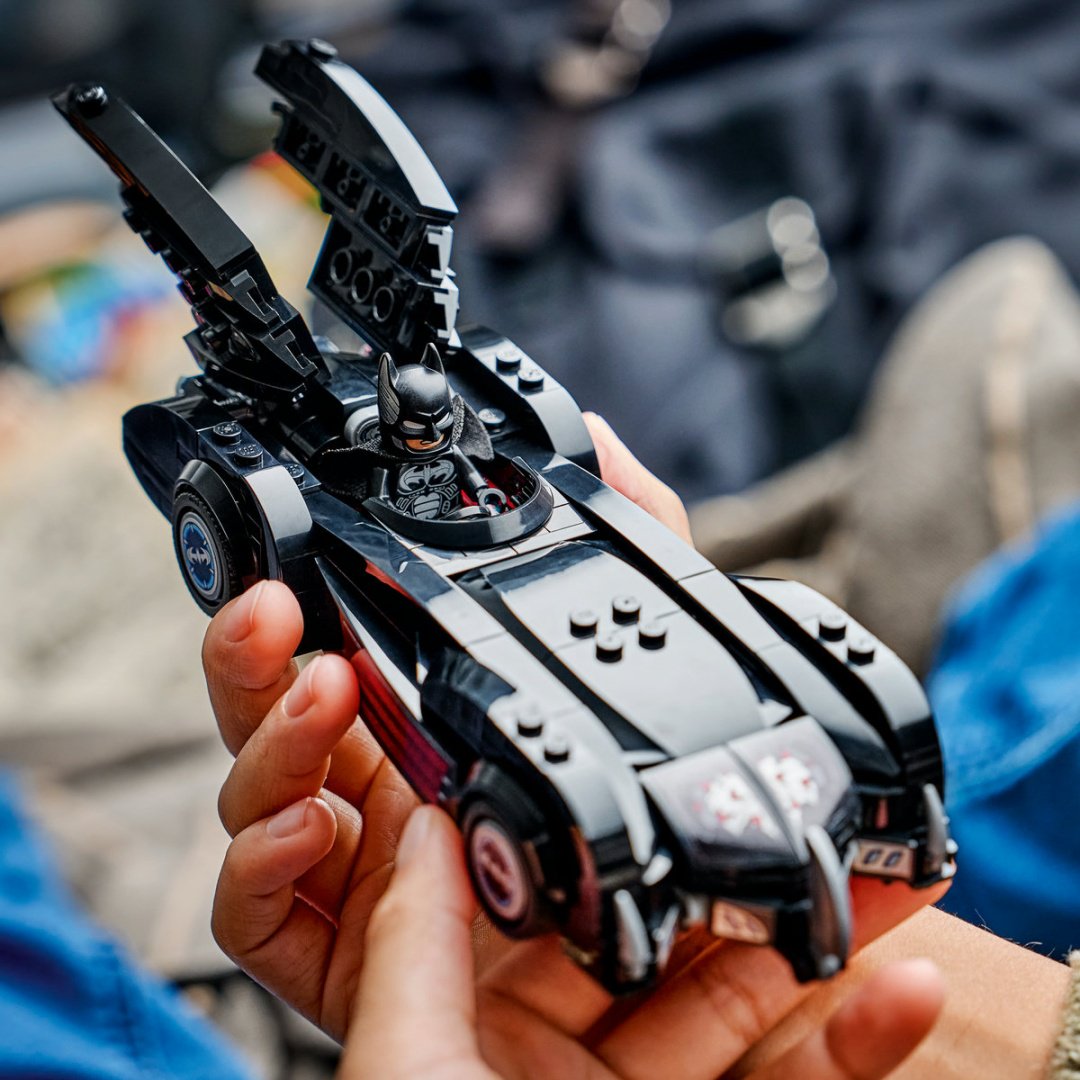 Конструктор LEGO Бэтмобиль Бэтмена и Робина 76333, деталей 272 шт купить,NaN