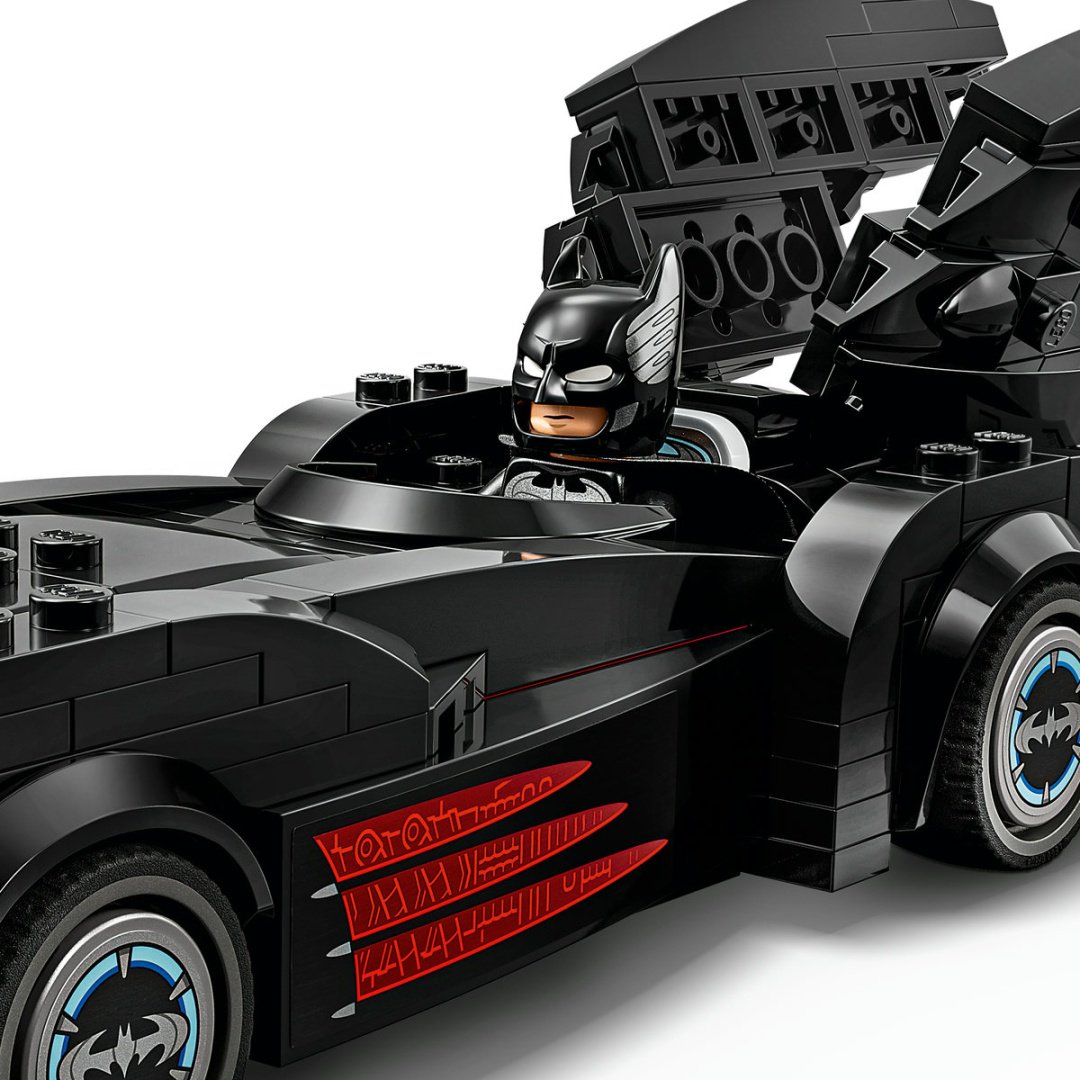 Конструктор LEGO Бэтмобиль Бэтмена и Робина 76333, деталей 272 шт купить,NaN