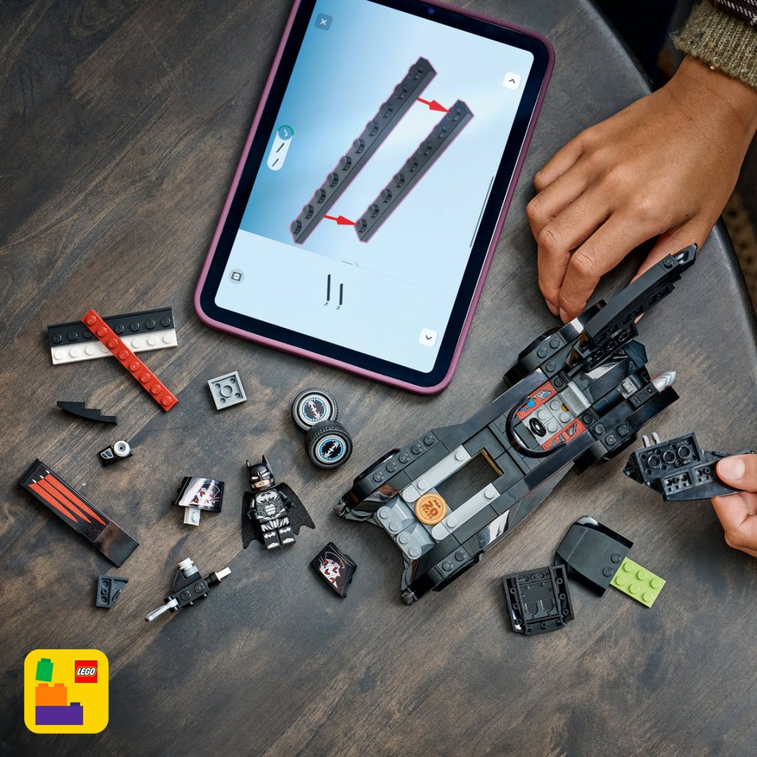 Конструктор LEGO Бэтмобиль Бэтмена и Робина 76333, деталей 272 шт купить,NaN