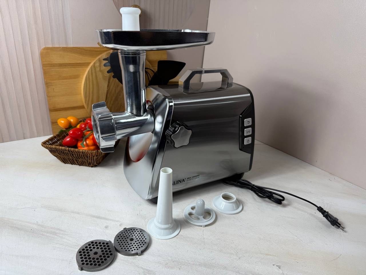 Мясорубка Vicalina VL-867D черный, серебристый