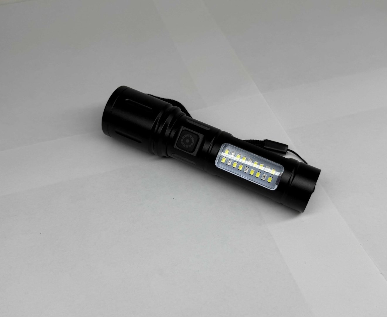 Фонарь YH-603 ручной черный купить,3500