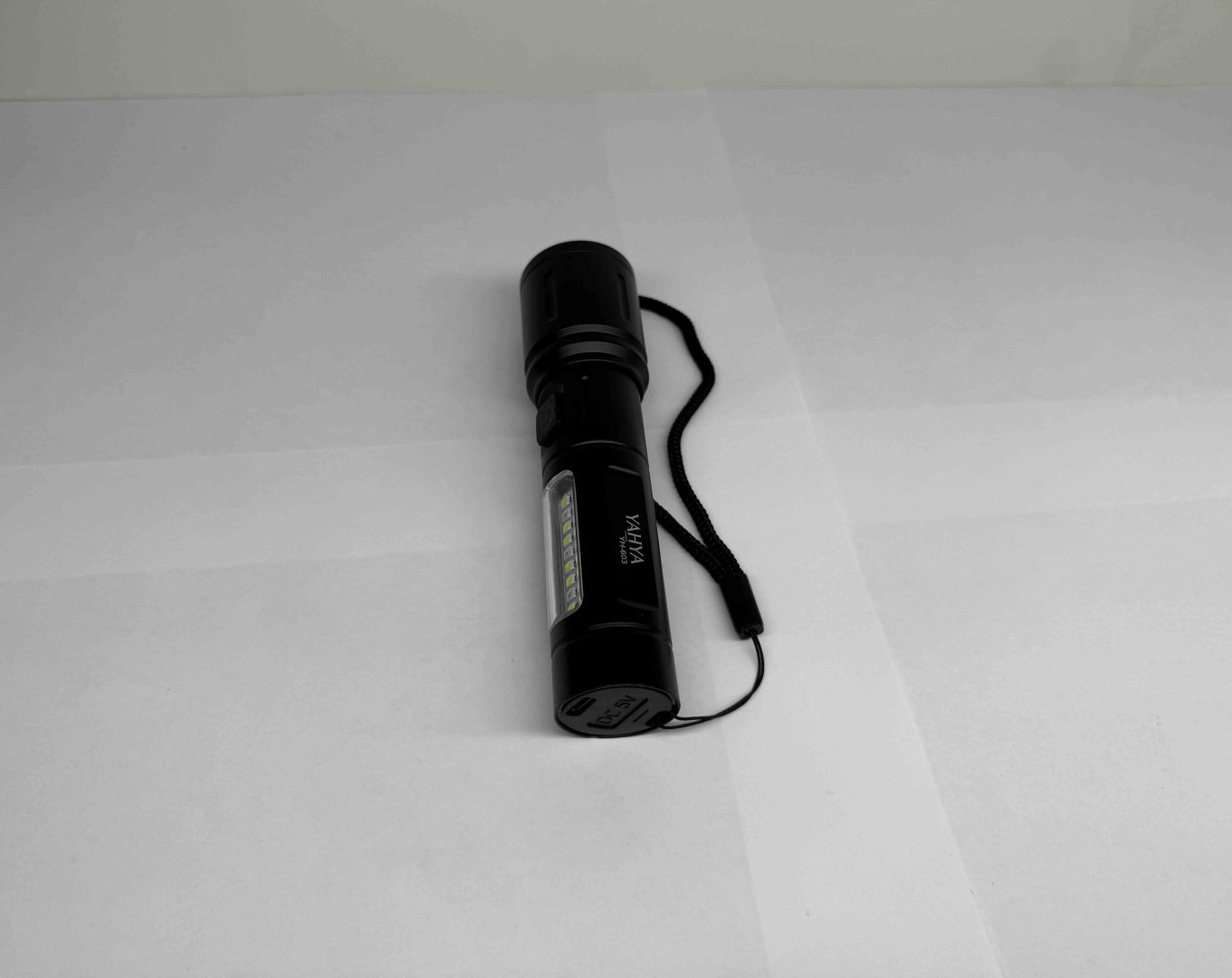 Фонарь YH-603 ручной черный купить,3500