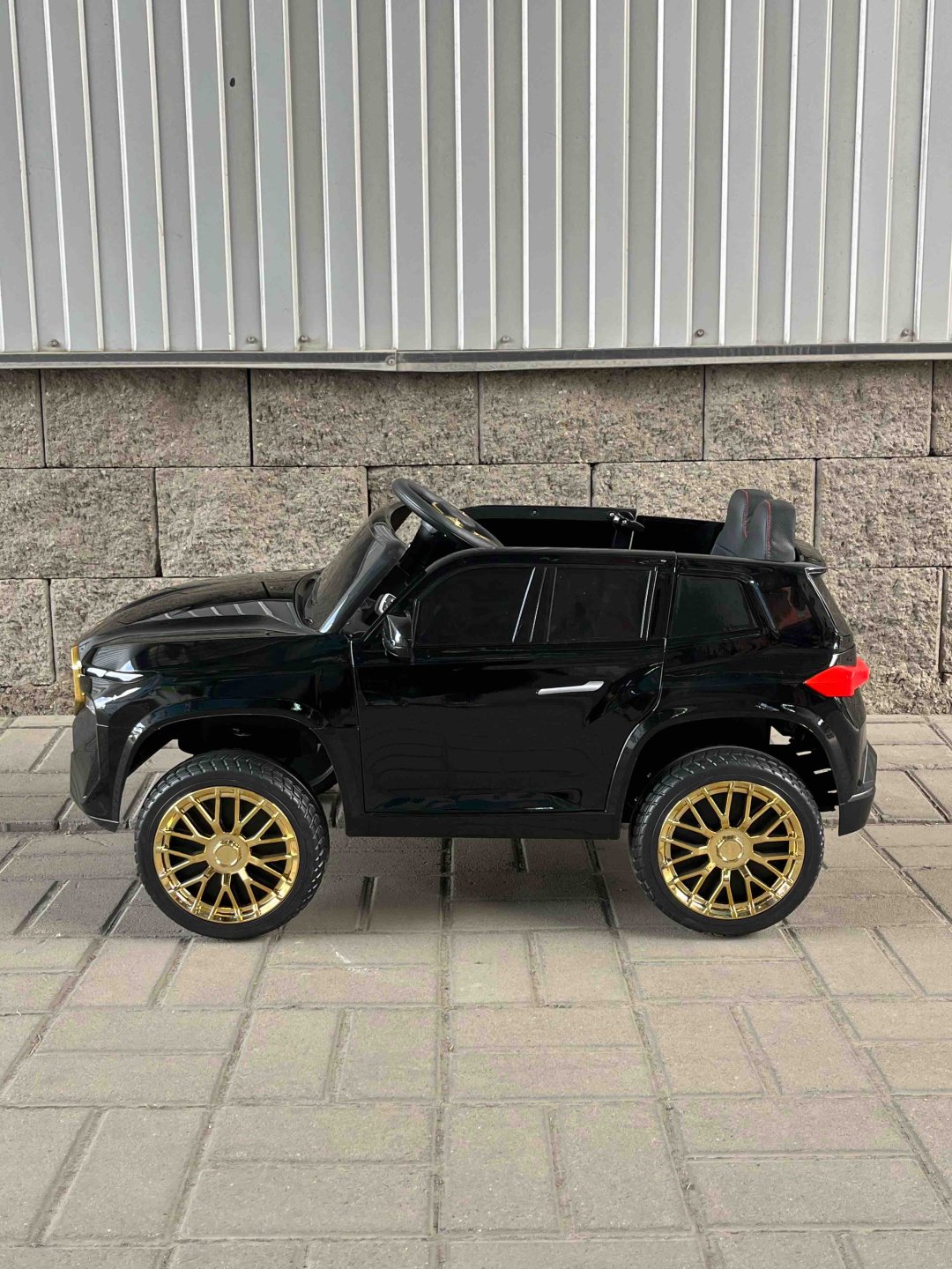 BOBO Электромашина BMW XM черный купить,75000