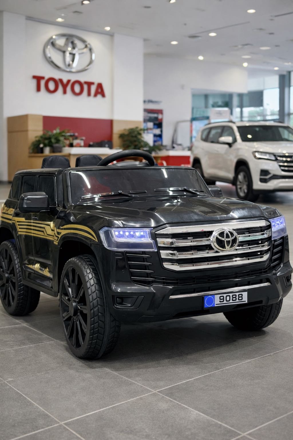 ESCON Toyota Land Cruiser 300 4WD 9088 черный купить,68000