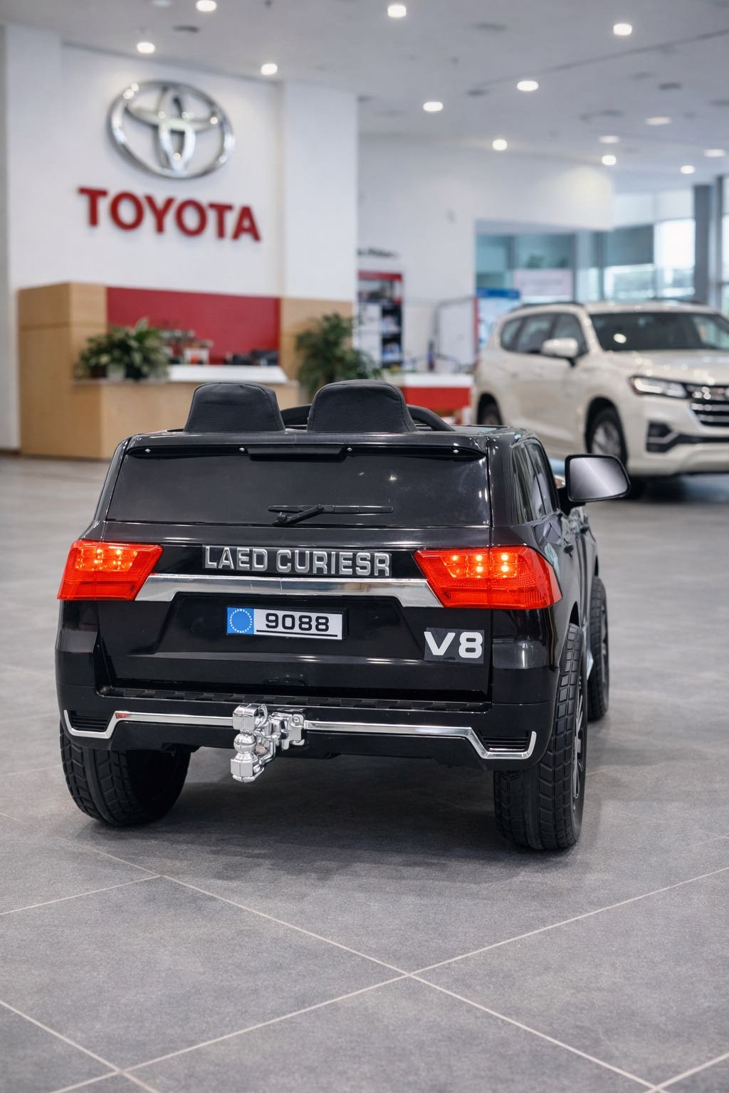 ESCON Toyota Land Cruiser 300 4WD 9088 черный купить,68000