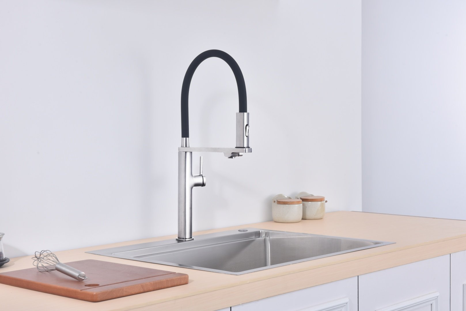 Смеситель Vincea VKF-119CH, латунь, цвет хром, черный купить,221000