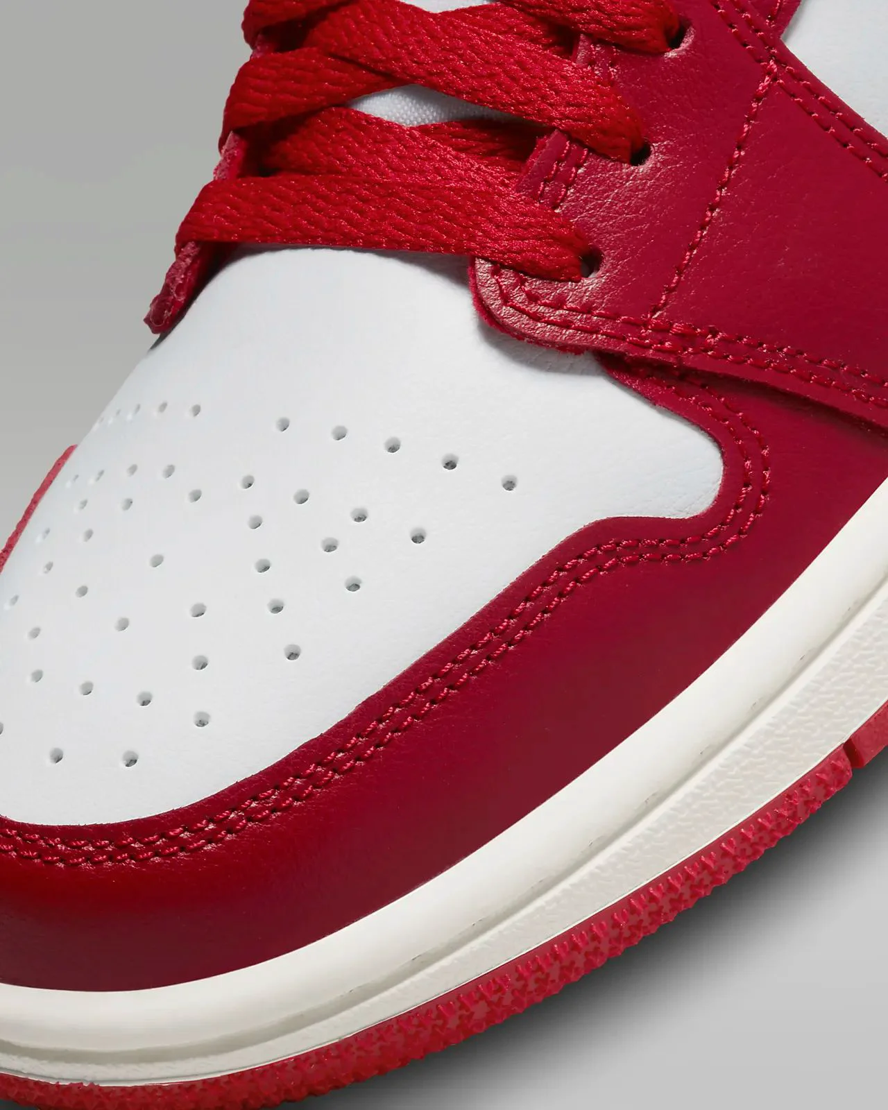 Кроссовки Air Jordan 1 Low белый 35,5 купить,0