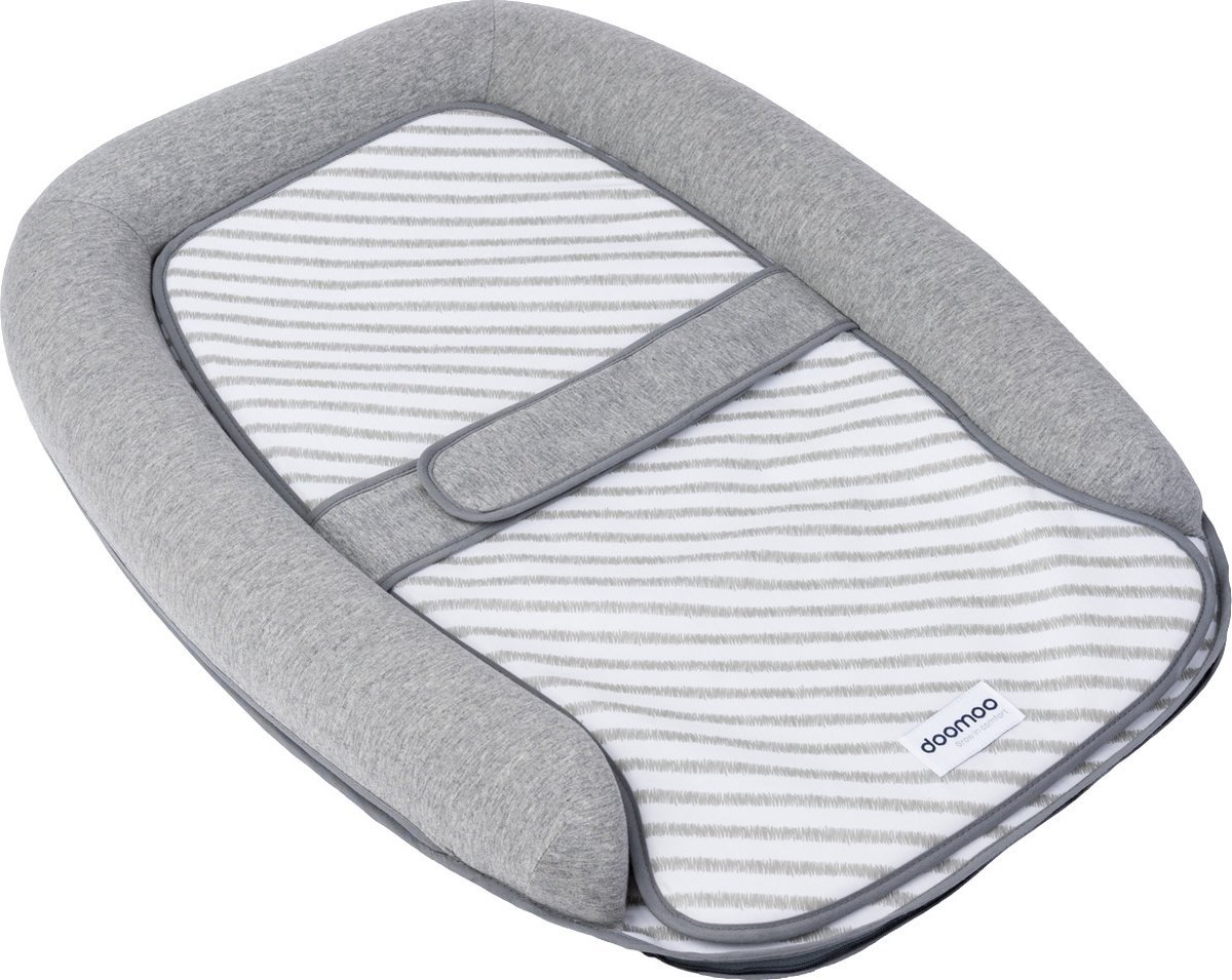 Пеленальный матрас Doomoo CC03, 70x50 см, серый