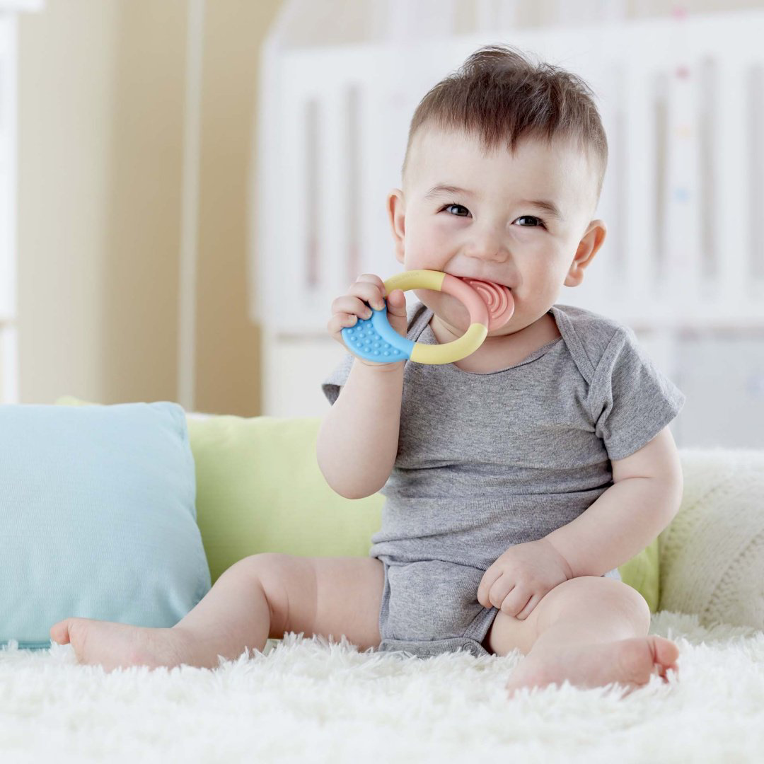 Hape E0026 прорезыватель, 1 шт, ABS, желтый, розовый, голубой купить,6500