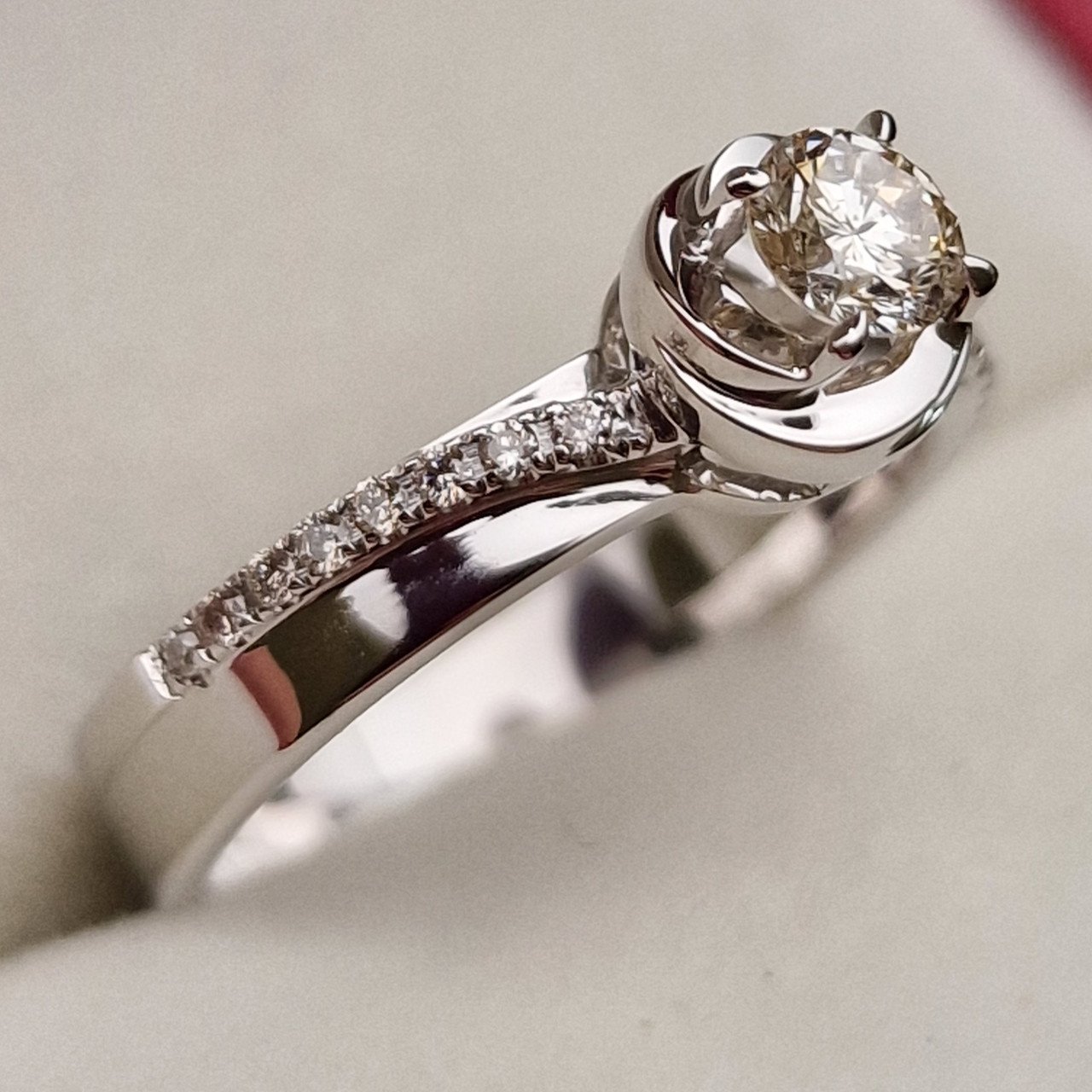 Кольцо Deimantas 98882982 16,5р 3,64гр 0,37ct. купить,NaN