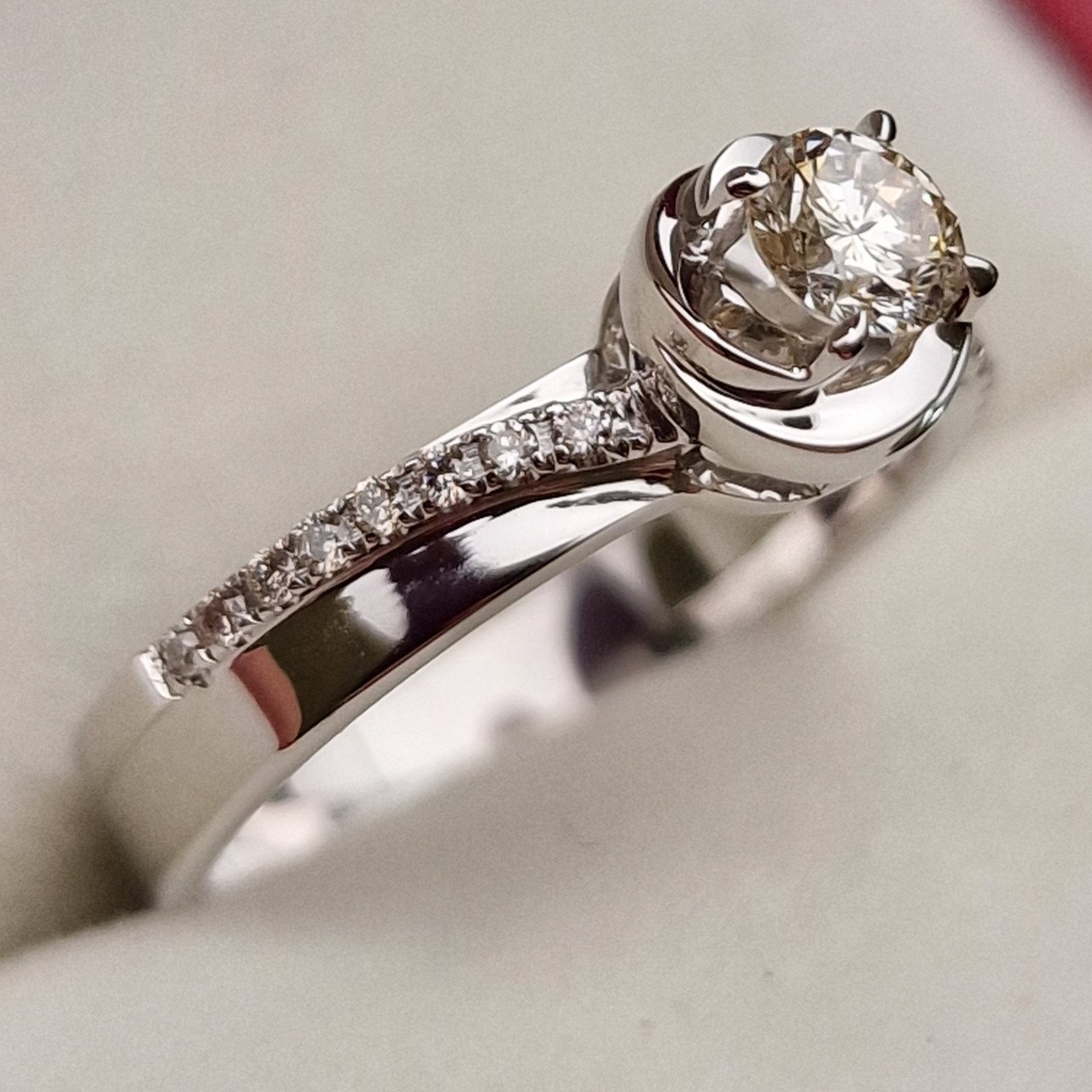 Кольцо Deimantas 98882982 16,5р 3,64гр 0,37ct. купить,NaN