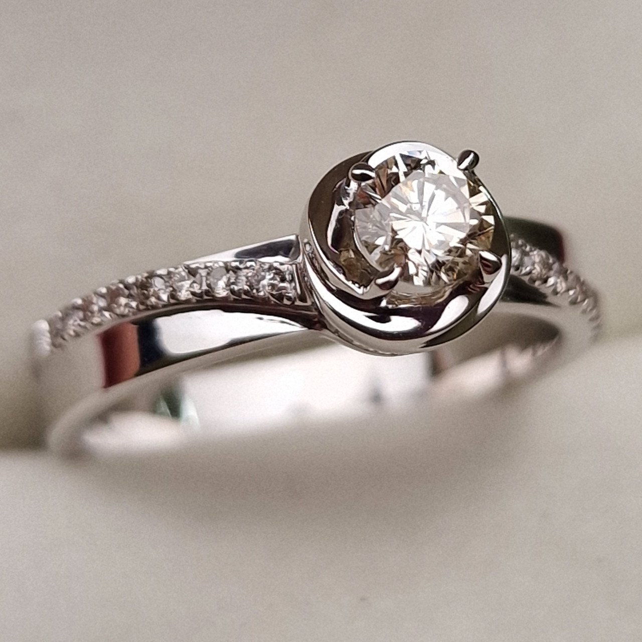 Кольцо Deimantas 98882982 16,5р 3,64гр 0,37ct. купить,NaN