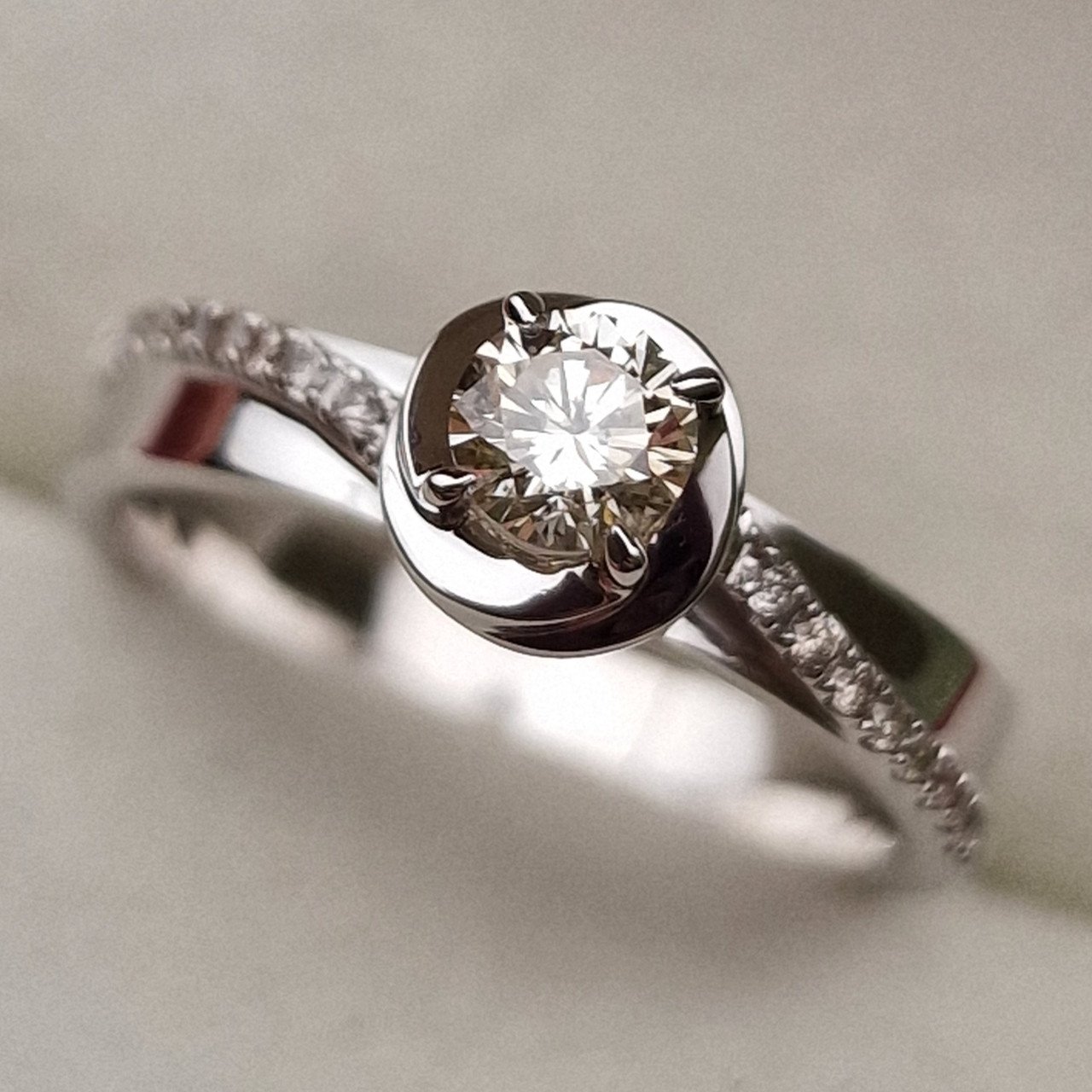 Кольцо Deimantas 98882982 16,5р 3,64гр 0,37ct. купить,NaN