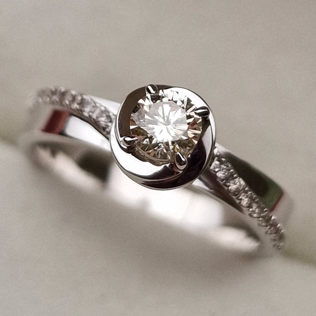 Кольцо Deimantas 98882982 16,5р 3,64гр 0,37ct. купить,NaN