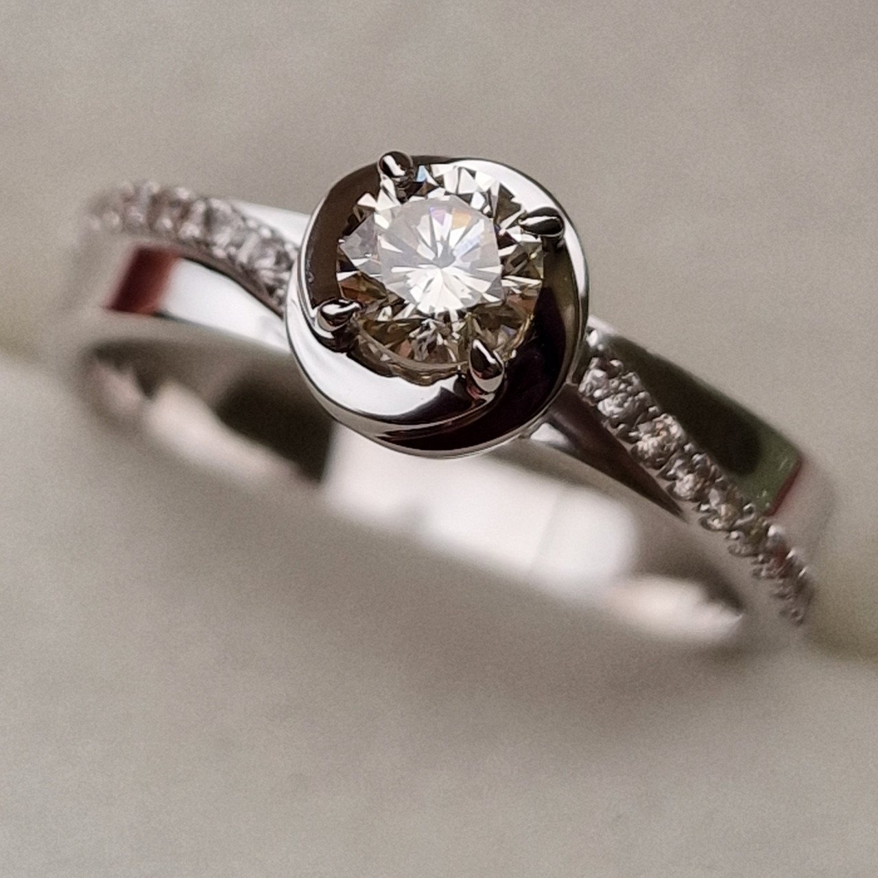 Кольцо Deimantas 98882982 16,5р 3,64гр 0,37ct. купить,NaN