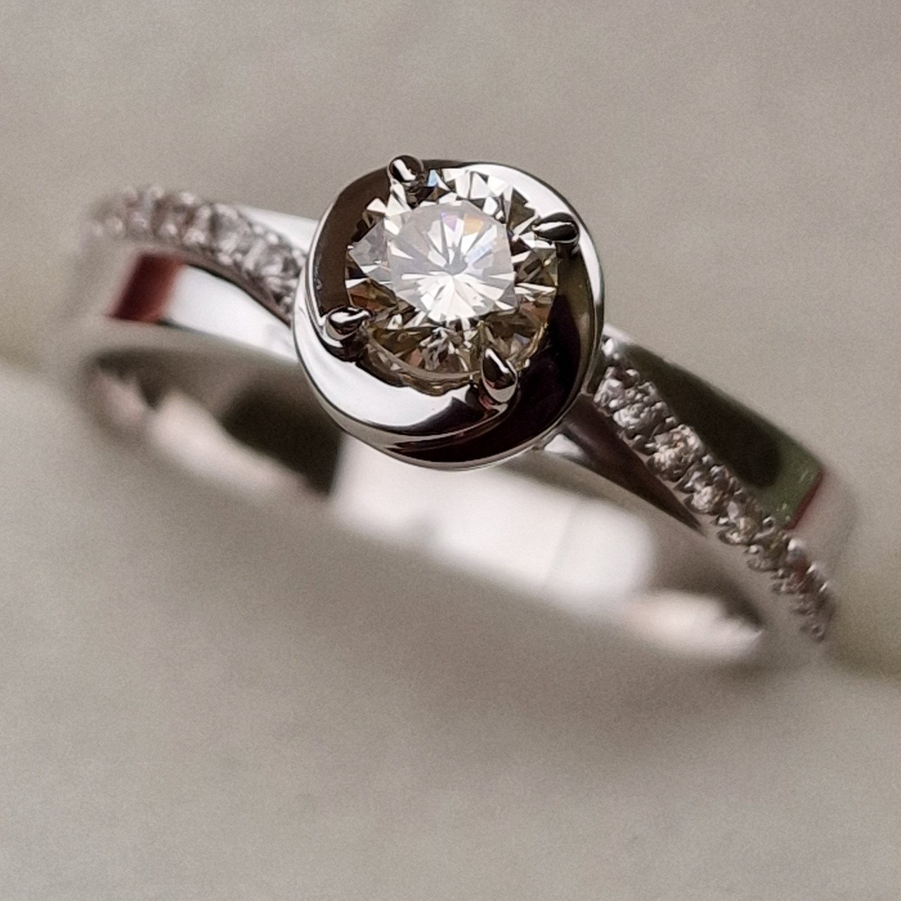 Кольцо Deimantas 98882982 16,5р 3,64гр 0,37ct. купить,NaN